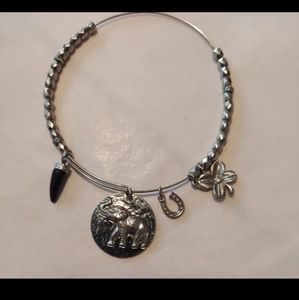 LUCKY CHARMS SILVER EXPANDABLE BRACELET- WITH 4 CHARMS - NWOT Y2K!